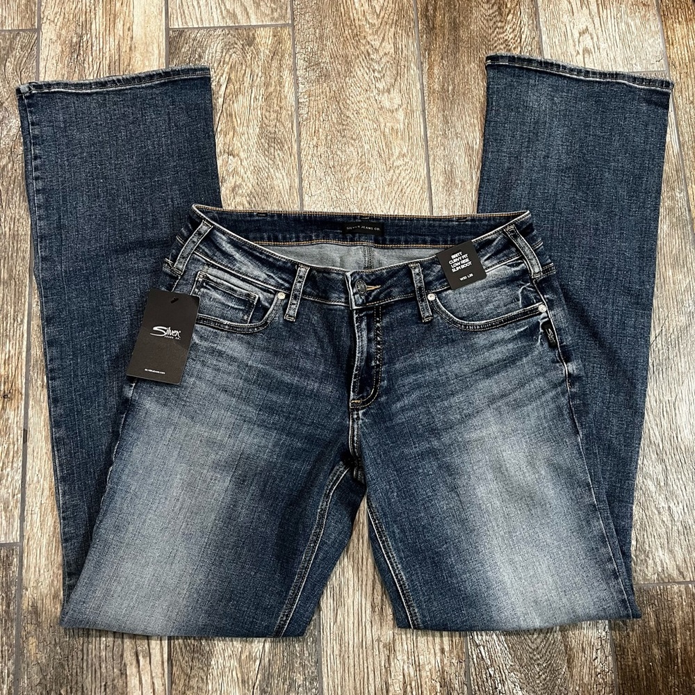 Silver Britt curvy fit low rise slim bootcut women’s jeans size 32 x 35 NWT